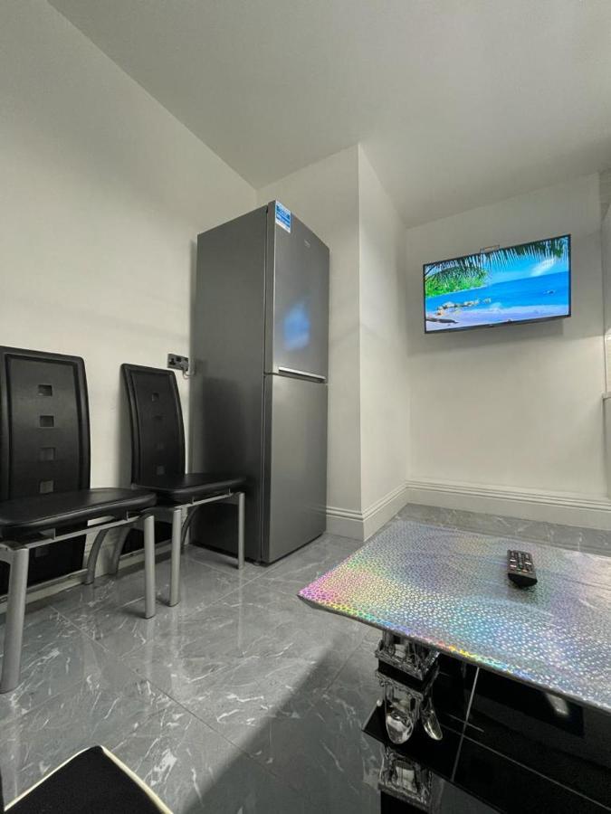 3 Bedroom Whalley Aparthotel Burnley Exterior photo
