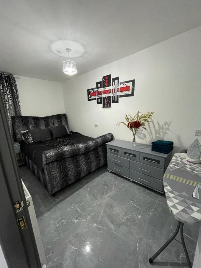 3 Bedroom Whalley Aparthotel Burnley Exterior photo