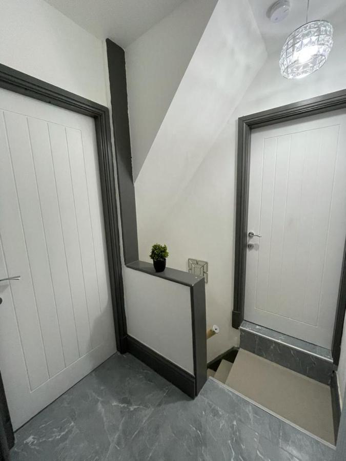 3 Bedroom Whalley Aparthotel Burnley Exterior photo