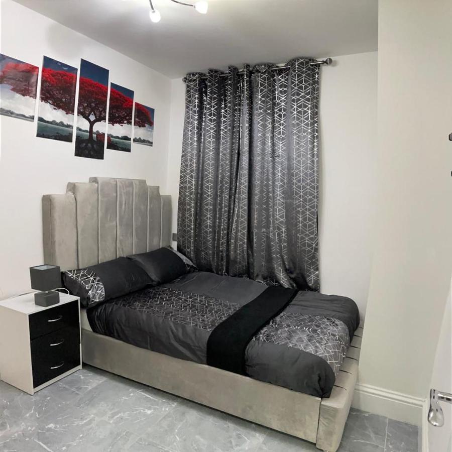 3 Bedroom Whalley Aparthotel Burnley Exterior photo