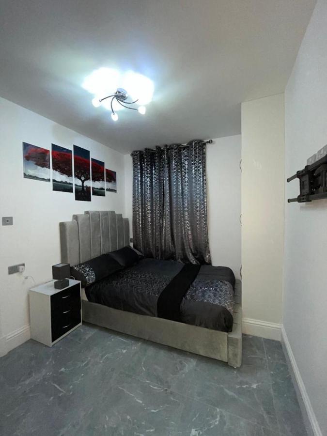 3 Bedroom Whalley Aparthotel Burnley Exterior photo